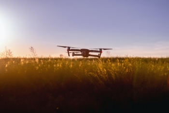 Stosowanie dronów w ochronie roślin